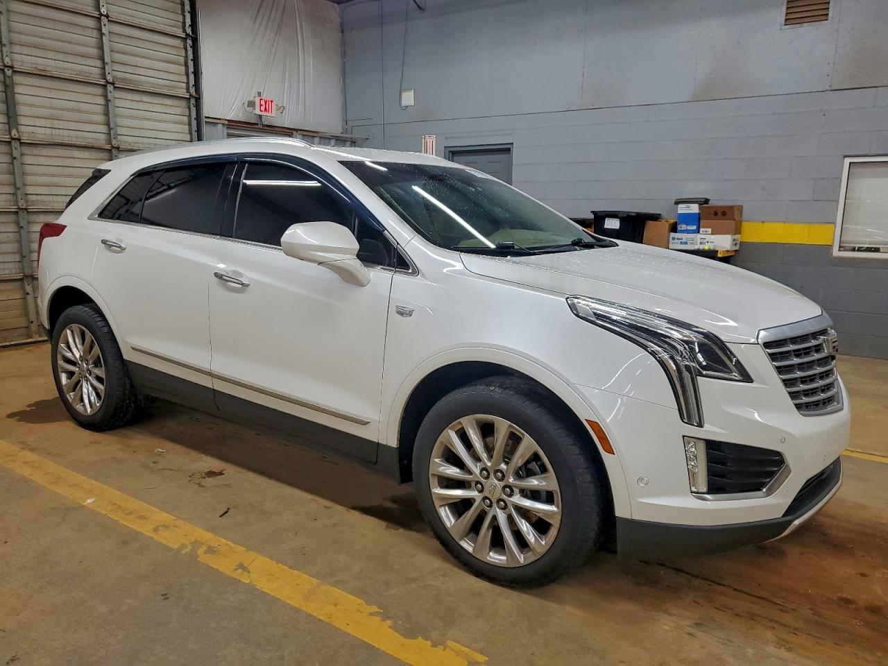 2017 CADILLAC XT5 PLATINUM photo 4