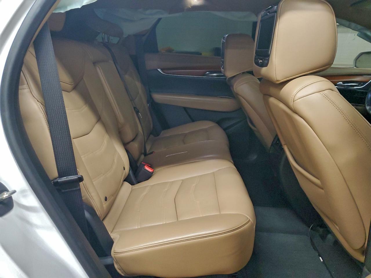 2017 CADILLAC XT5 PLATINUM photo 11