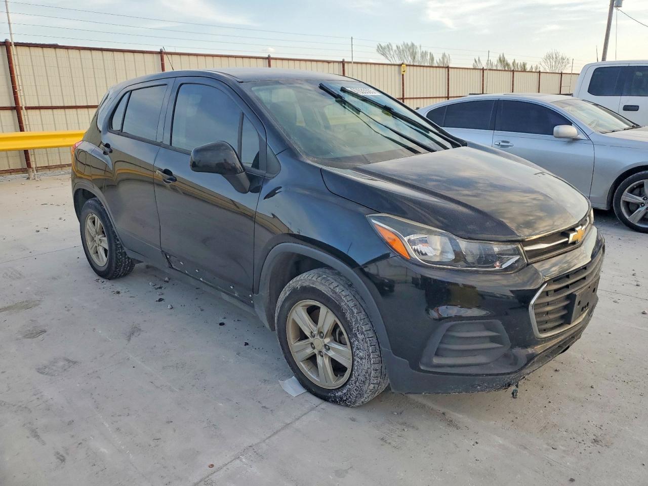 2017 CHEVROLET TRAX LS photo 4