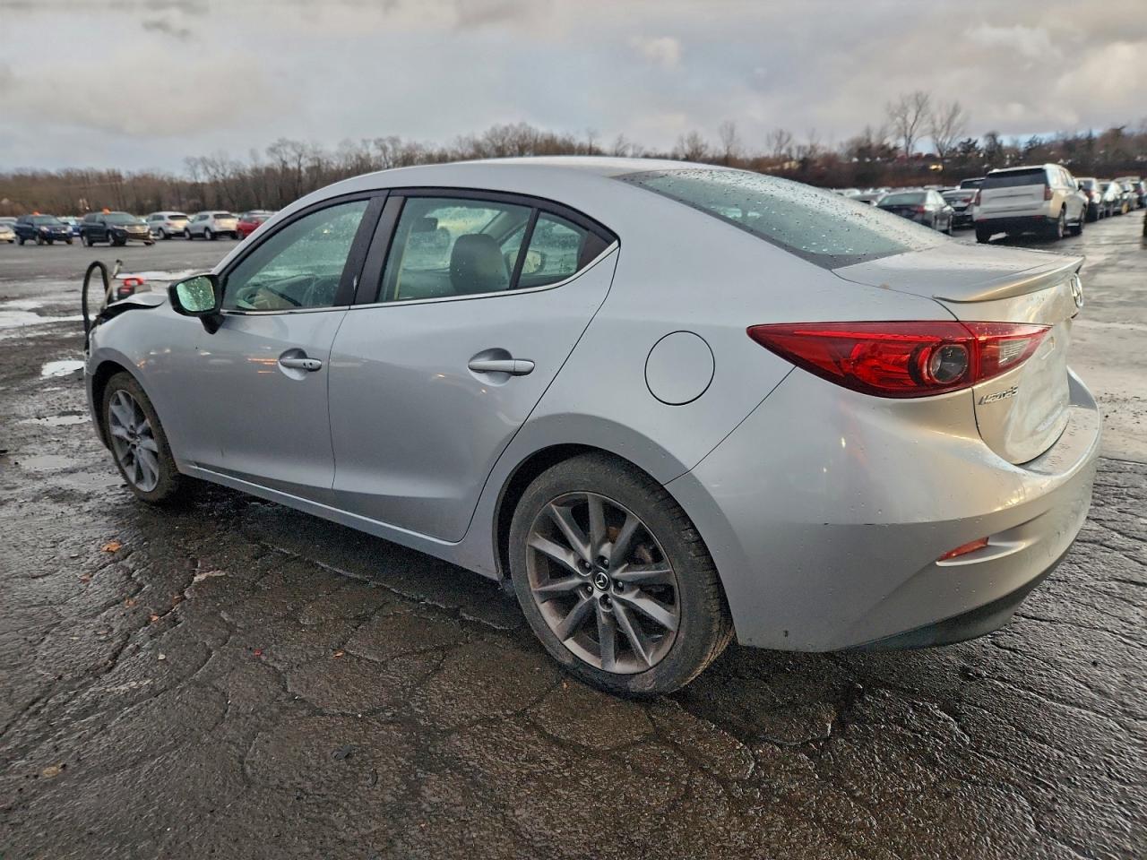 2018 MAZDA 3 TOURING photo 2