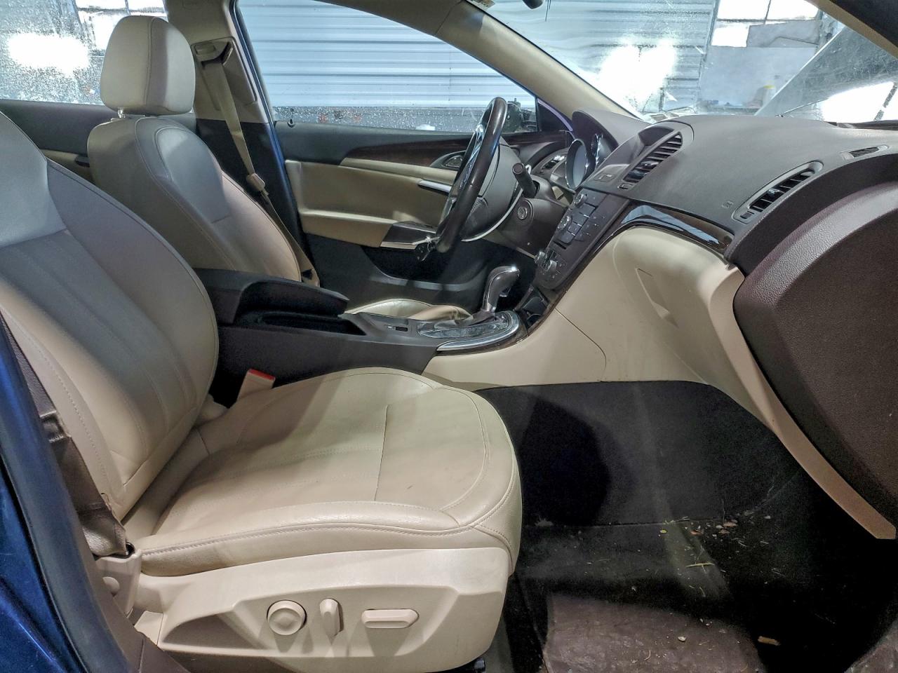 2011 BUICK REGAL CXL photo 7