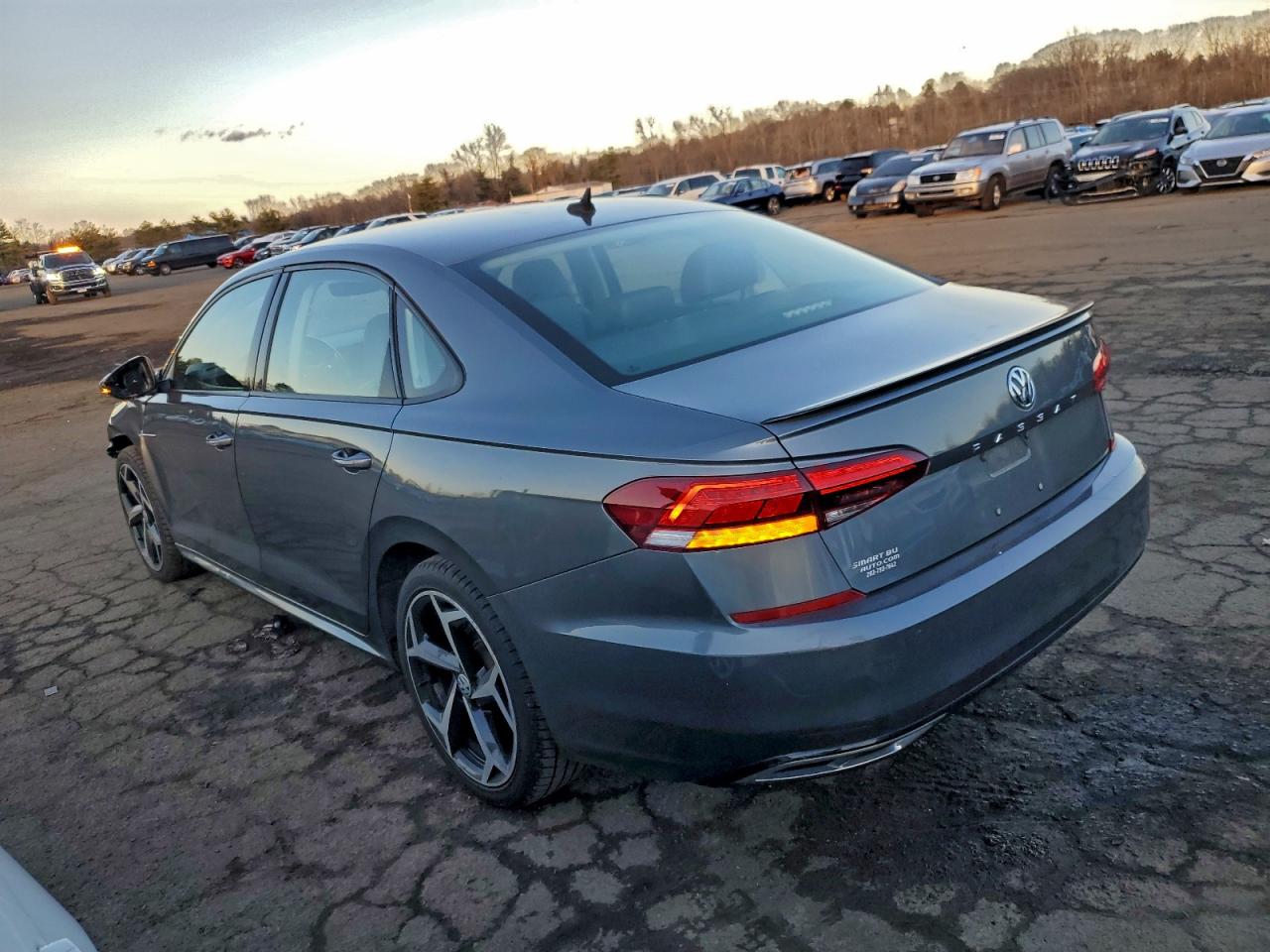 2020 VOLKSWAGEN PASSAT R-LINE photo 3