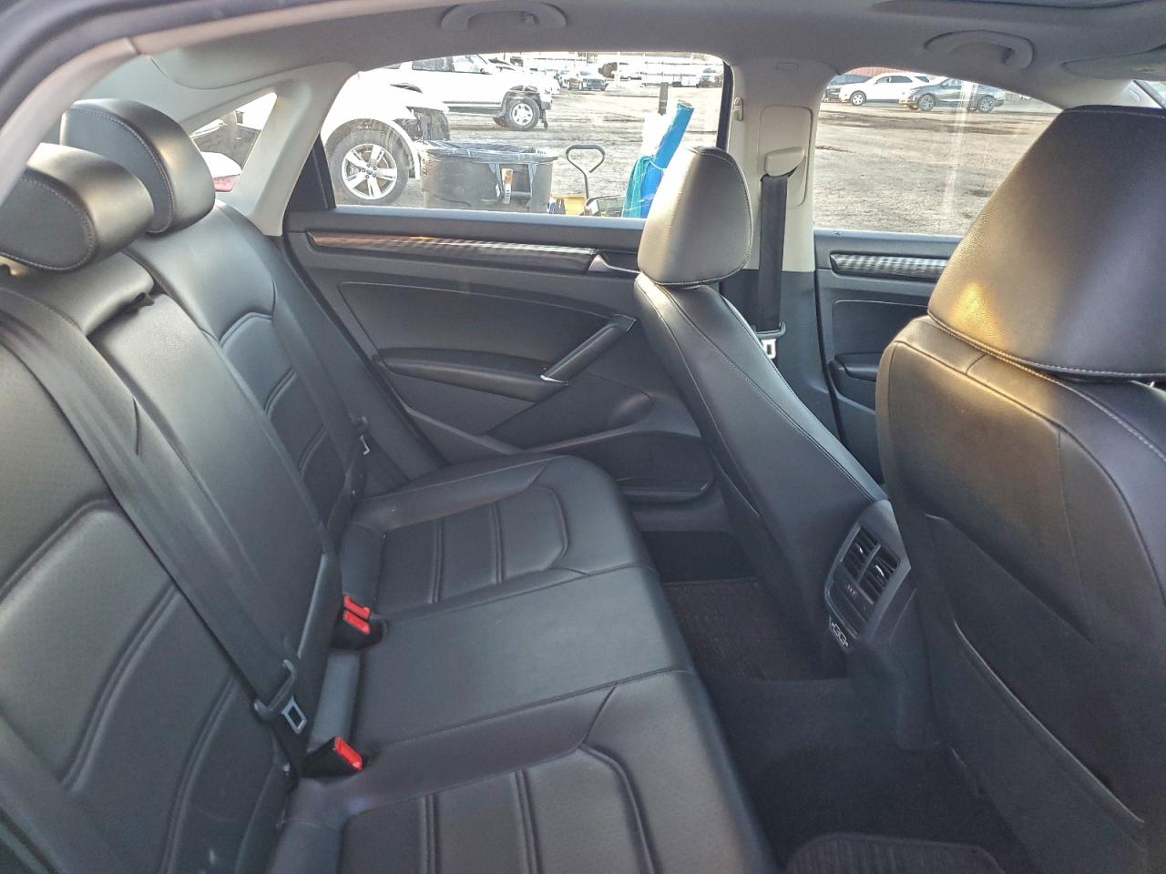 2020 VOLKSWAGEN PASSAT R-LINE photo 19