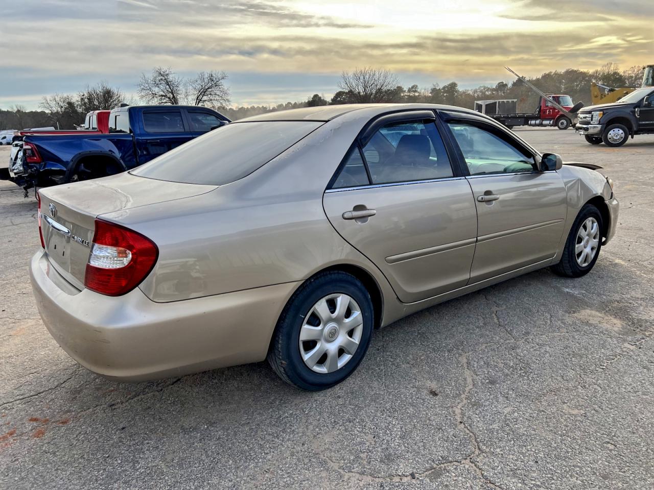 2003 TOYOTA CAMRY LE photo 3