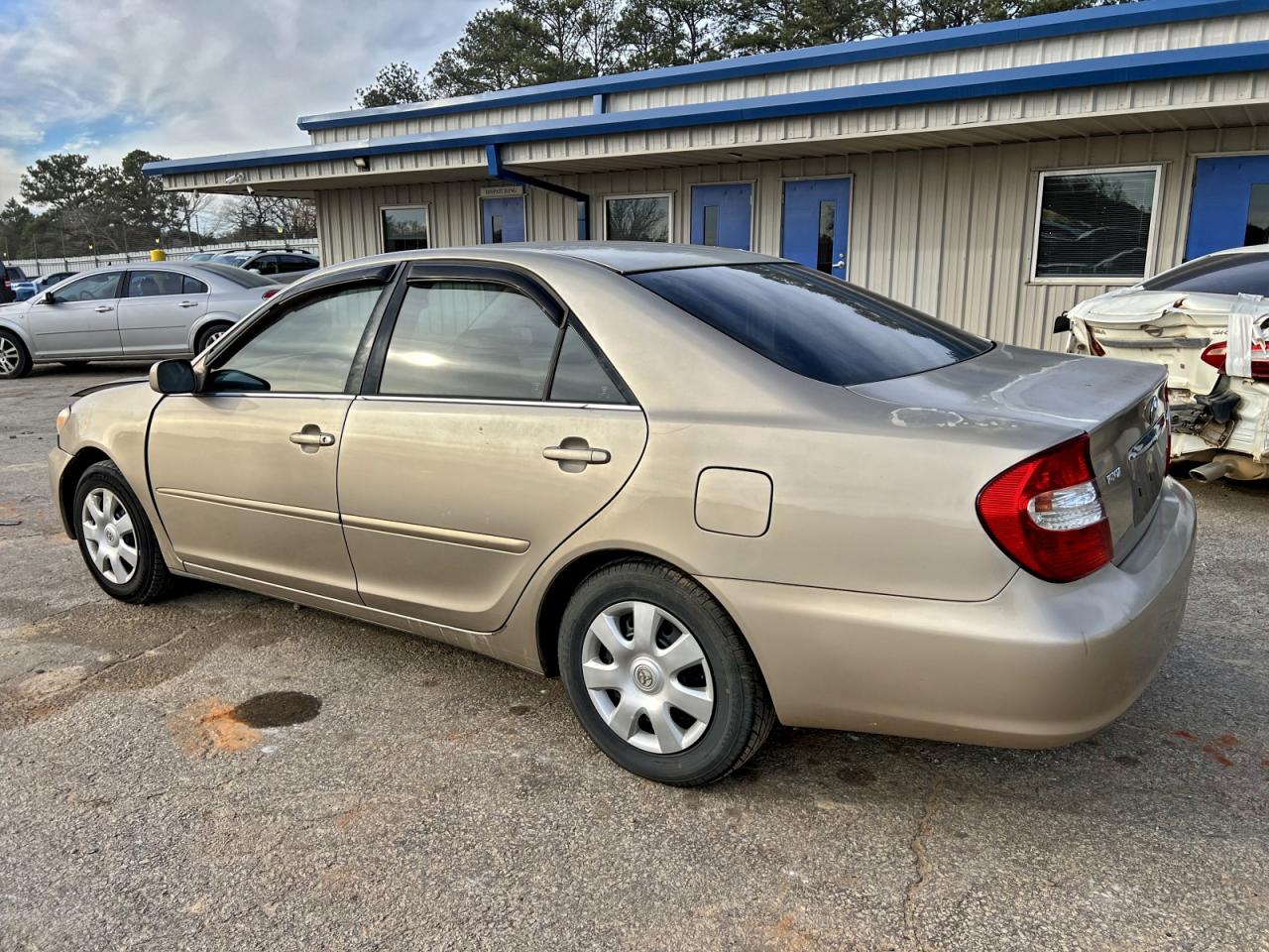 2003 TOYOTA CAMRY LE photo 2