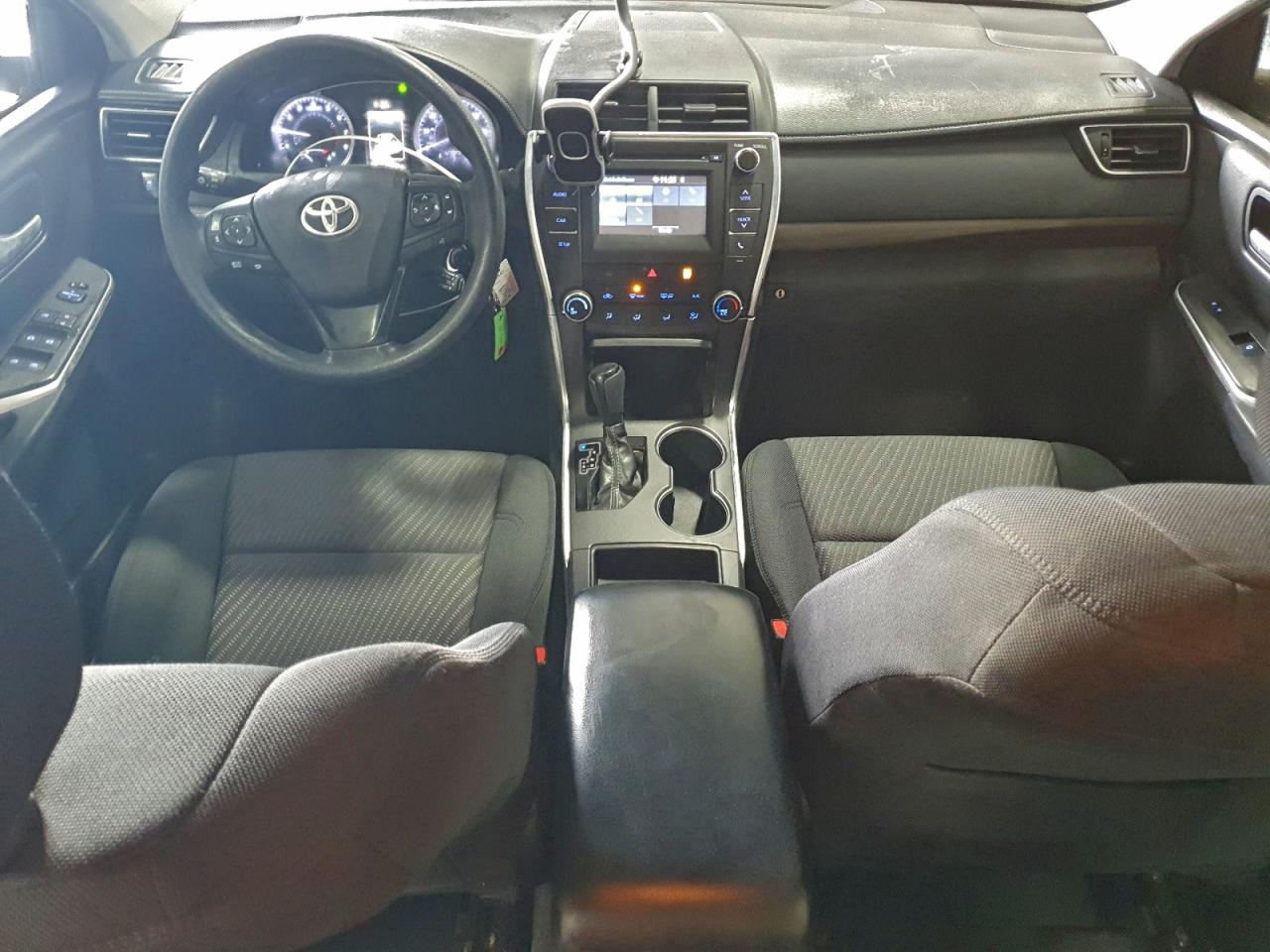 2016 TOYOTA CAMRY LE photo 15