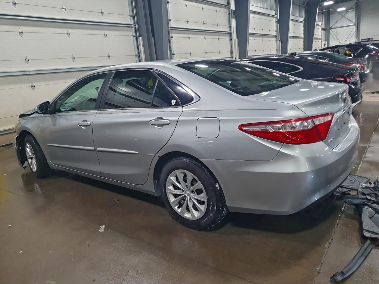 2016 TOYOTA CAMRY LE photo 3