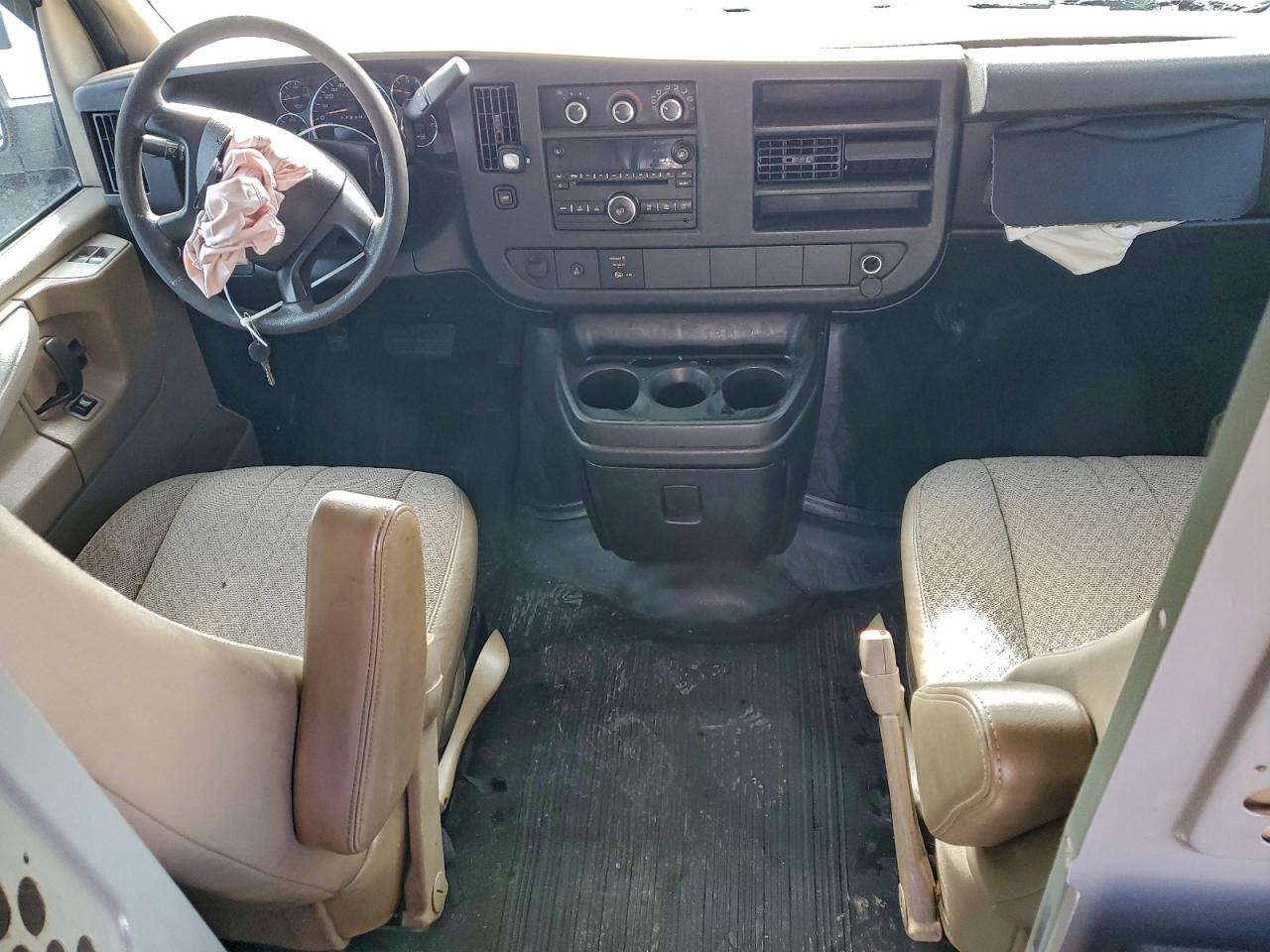 2014 GMC SAVANA G2500 photo 8