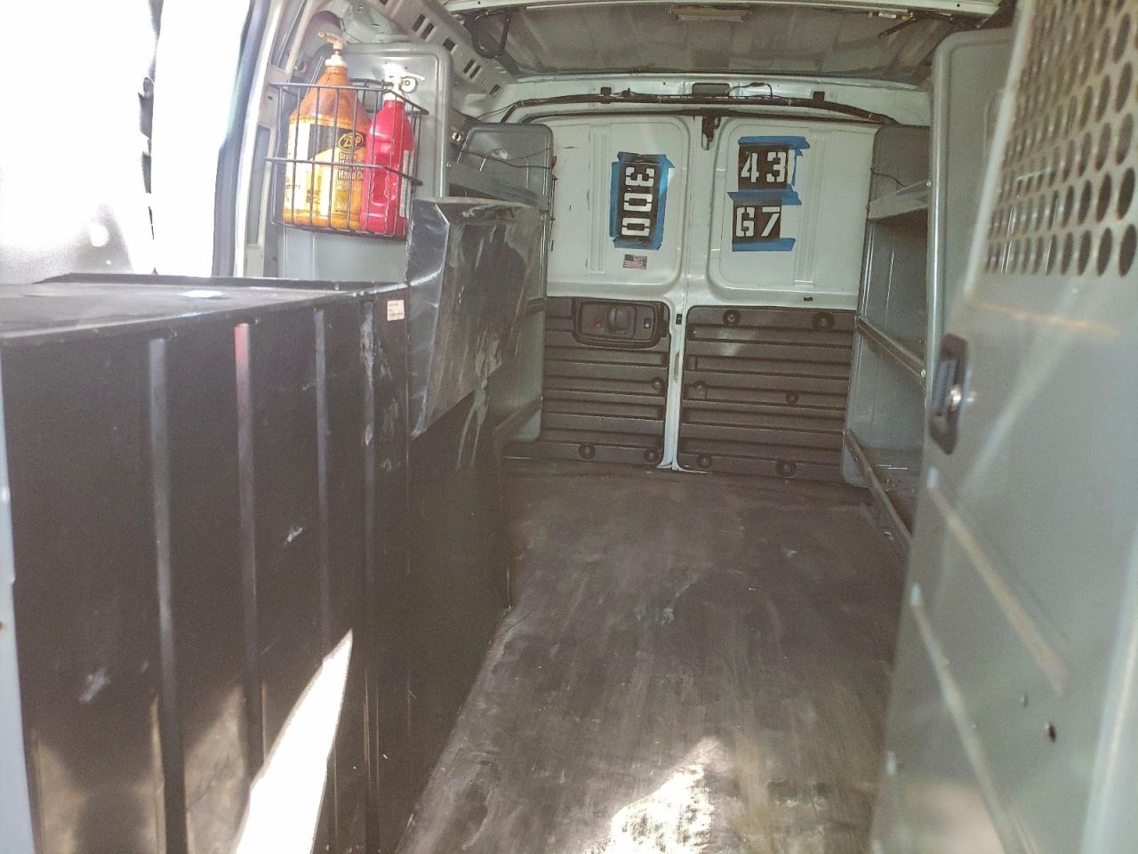 2014 GMC SAVANA G2500 photo 10