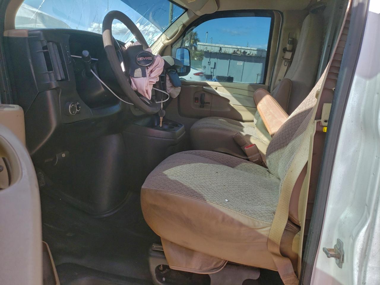 2014 GMC SAVANA G2500 photo 7