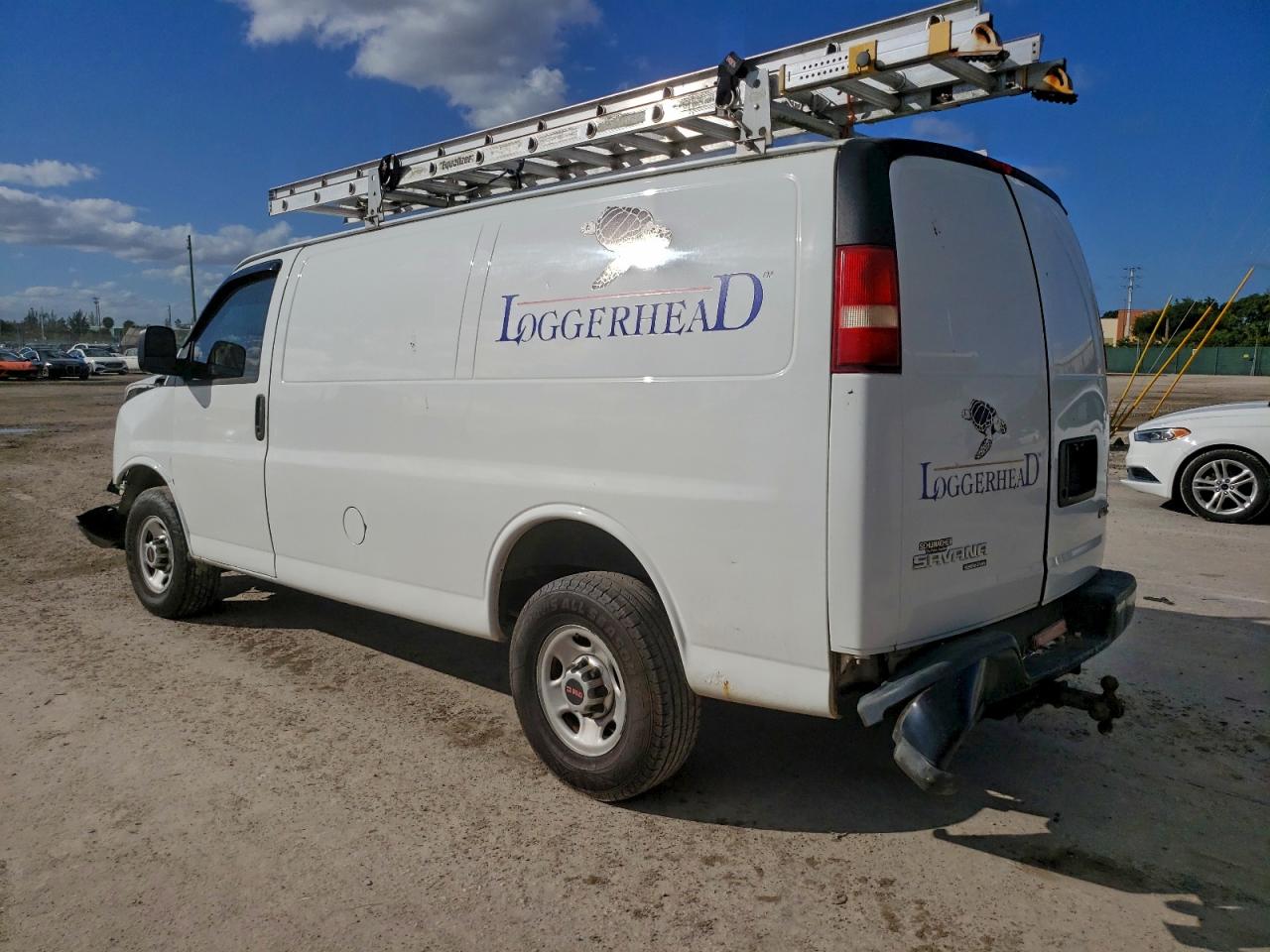 2014 GMC SAVANA G2500 photo 2