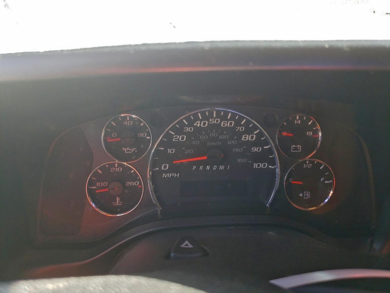 2014 GMC SAVANA G2500 photo 9