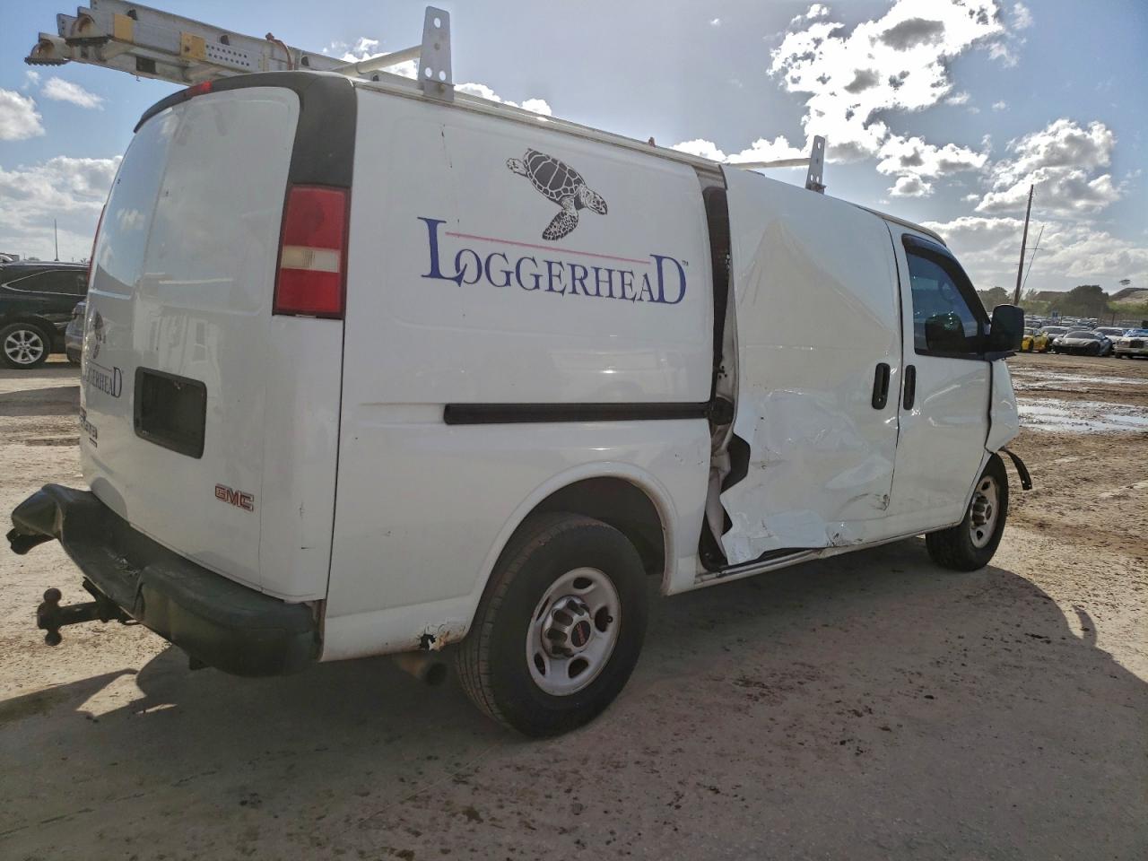 2014 GMC SAVANA G2500 photo 3