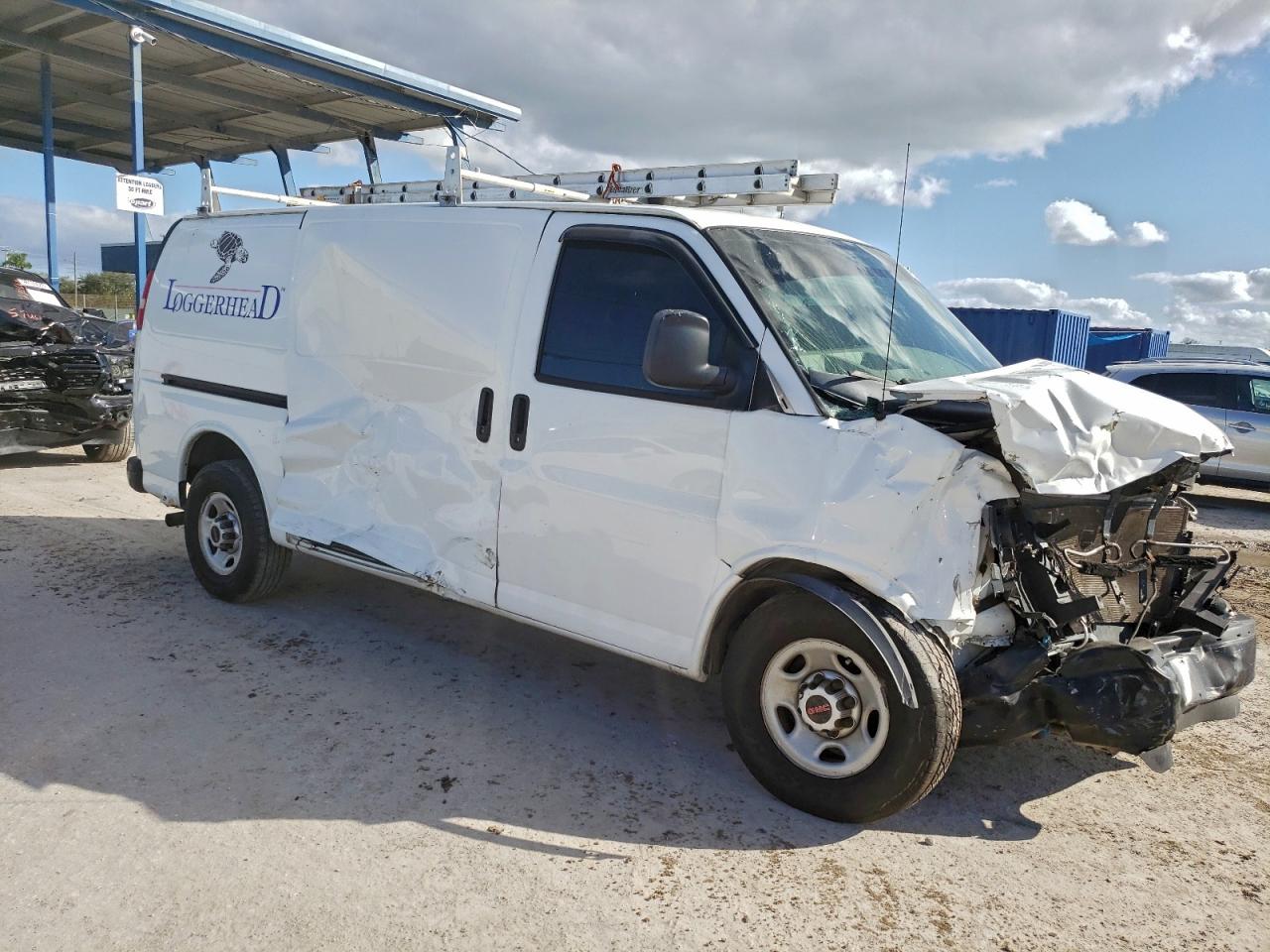 2014 GMC SAVANA G2500 photo 4