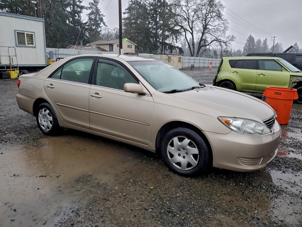 2005 TOYOTA CAMRY LE photo 4