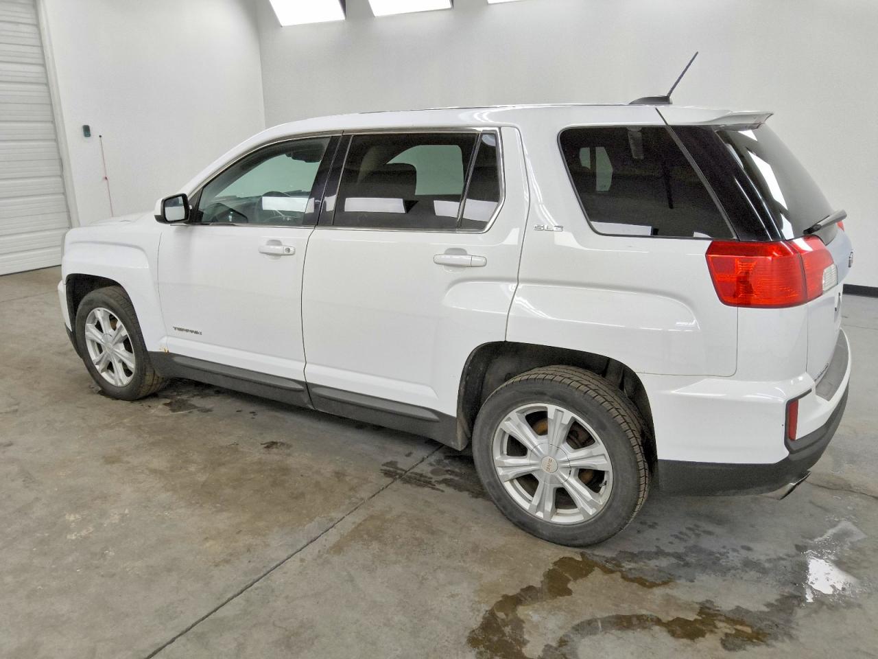 2017 GMC TERRAIN SLE photo 2