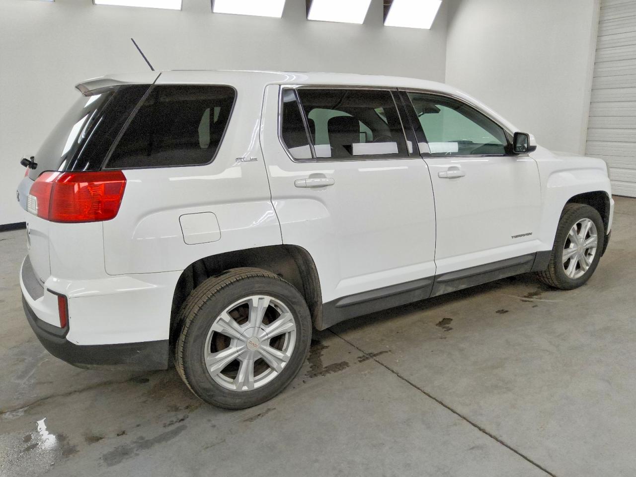 2017 GMC TERRAIN SLE photo 3
