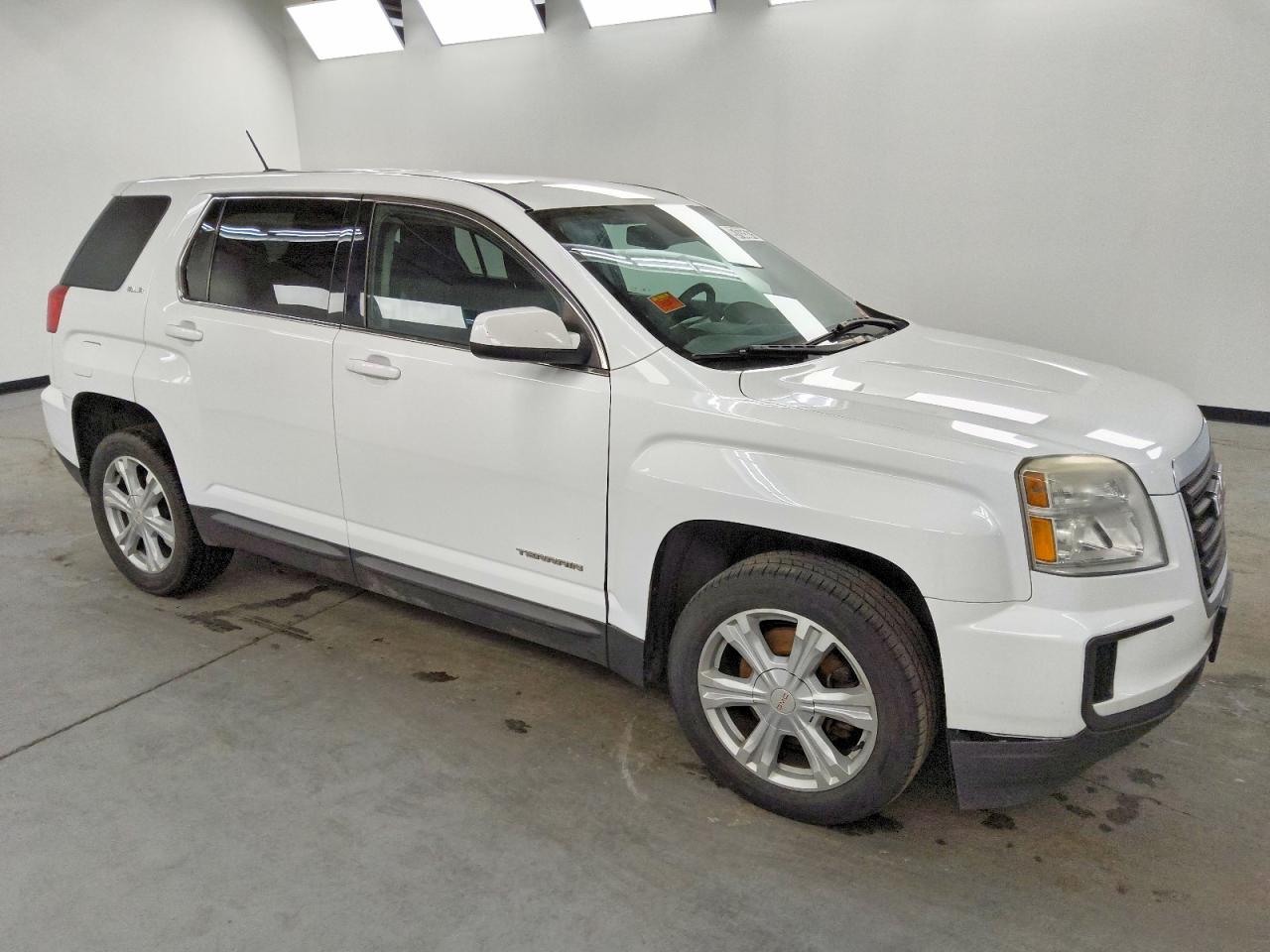 2017 GMC TERRAIN SLE photo 4