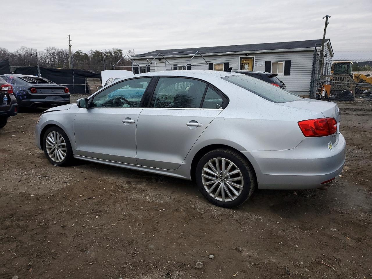 2011 VOLKSWAGEN JETTA SEL photo 2