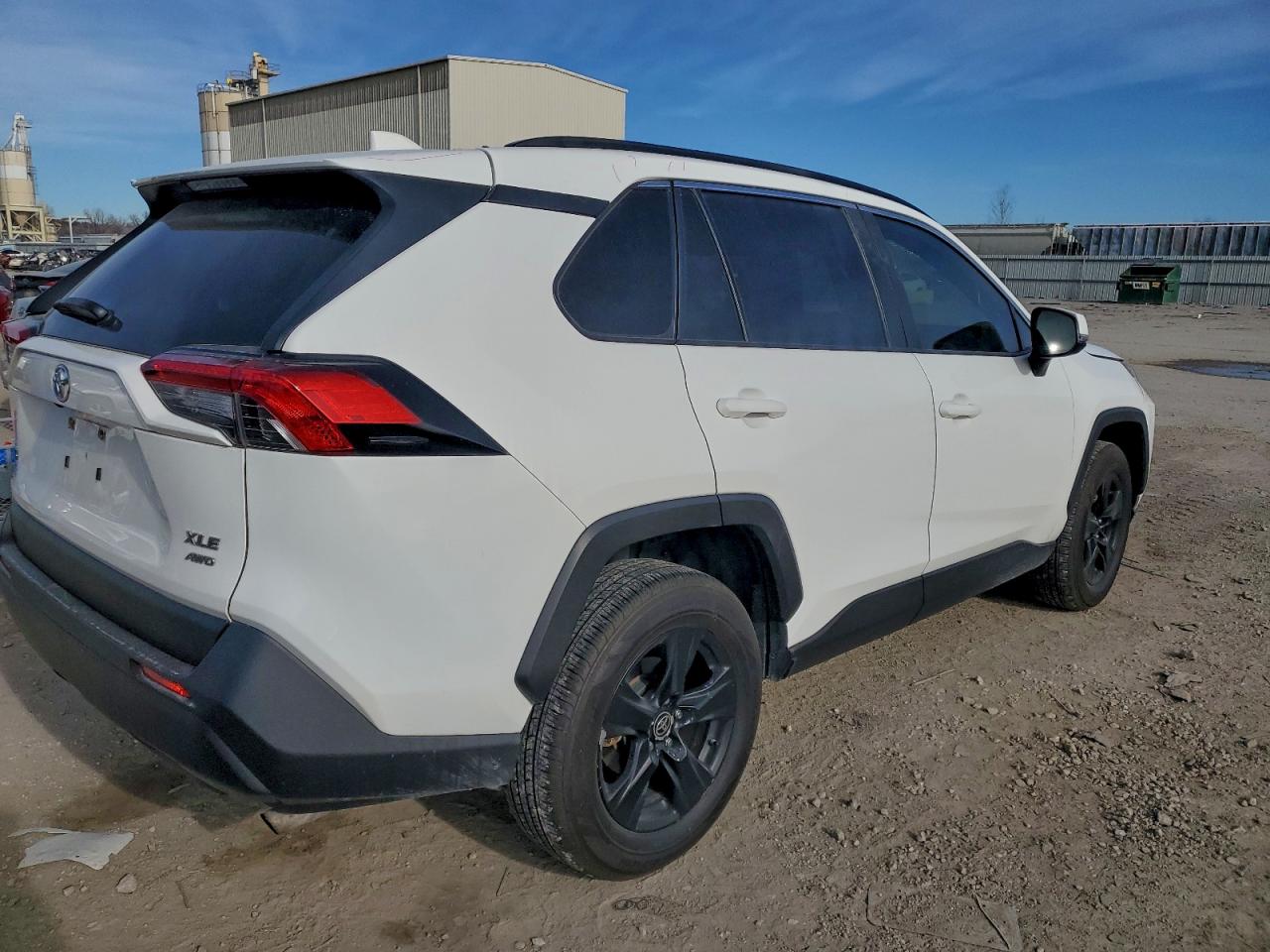 2019 TOYOTA RAV4 XLE photo 3