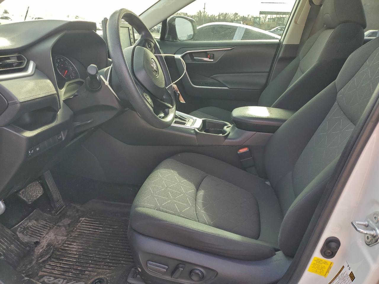 2019 TOYOTA RAV4 XLE photo 7