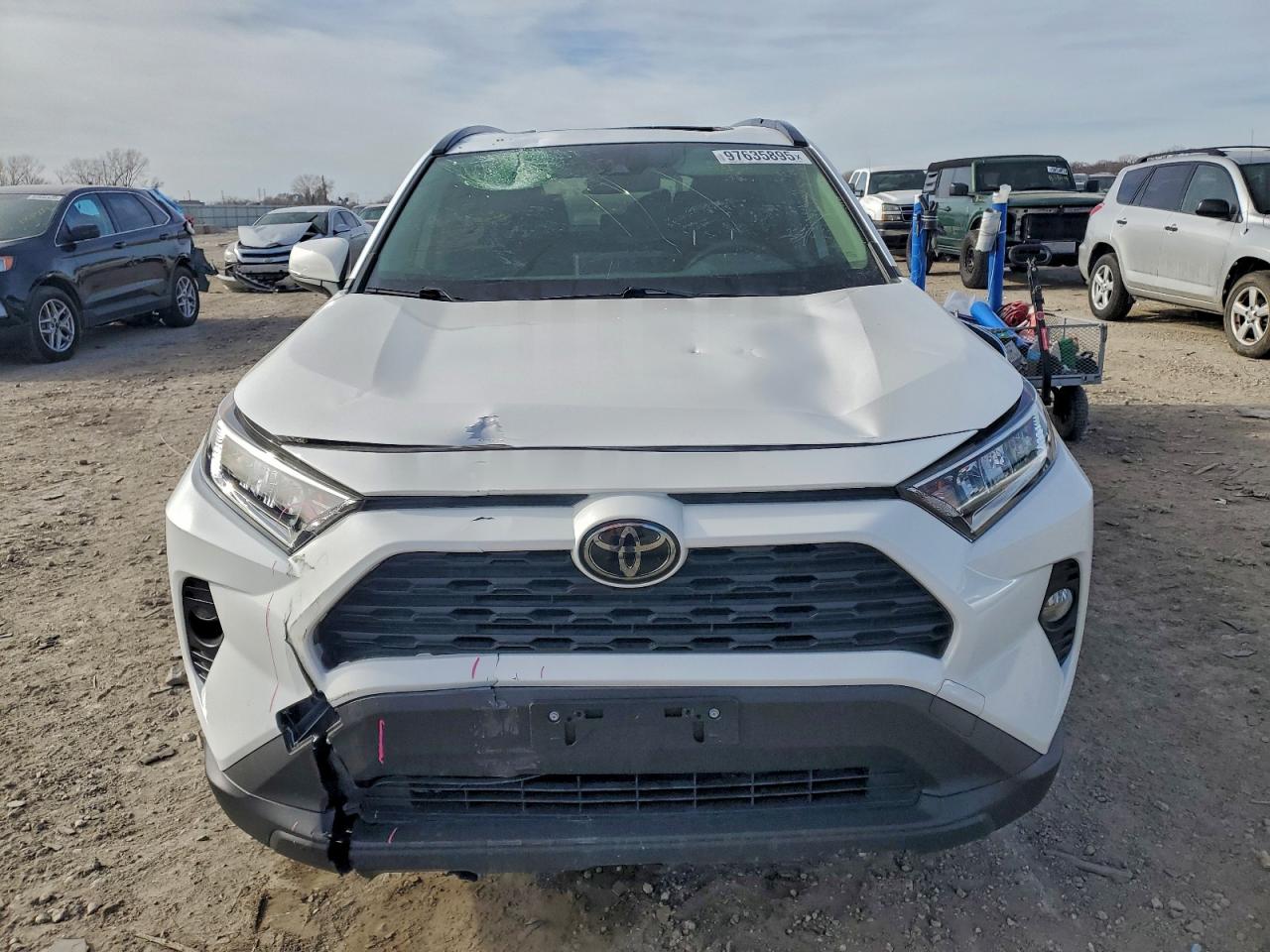 2019 TOYOTA RAV4 XLE photo 5