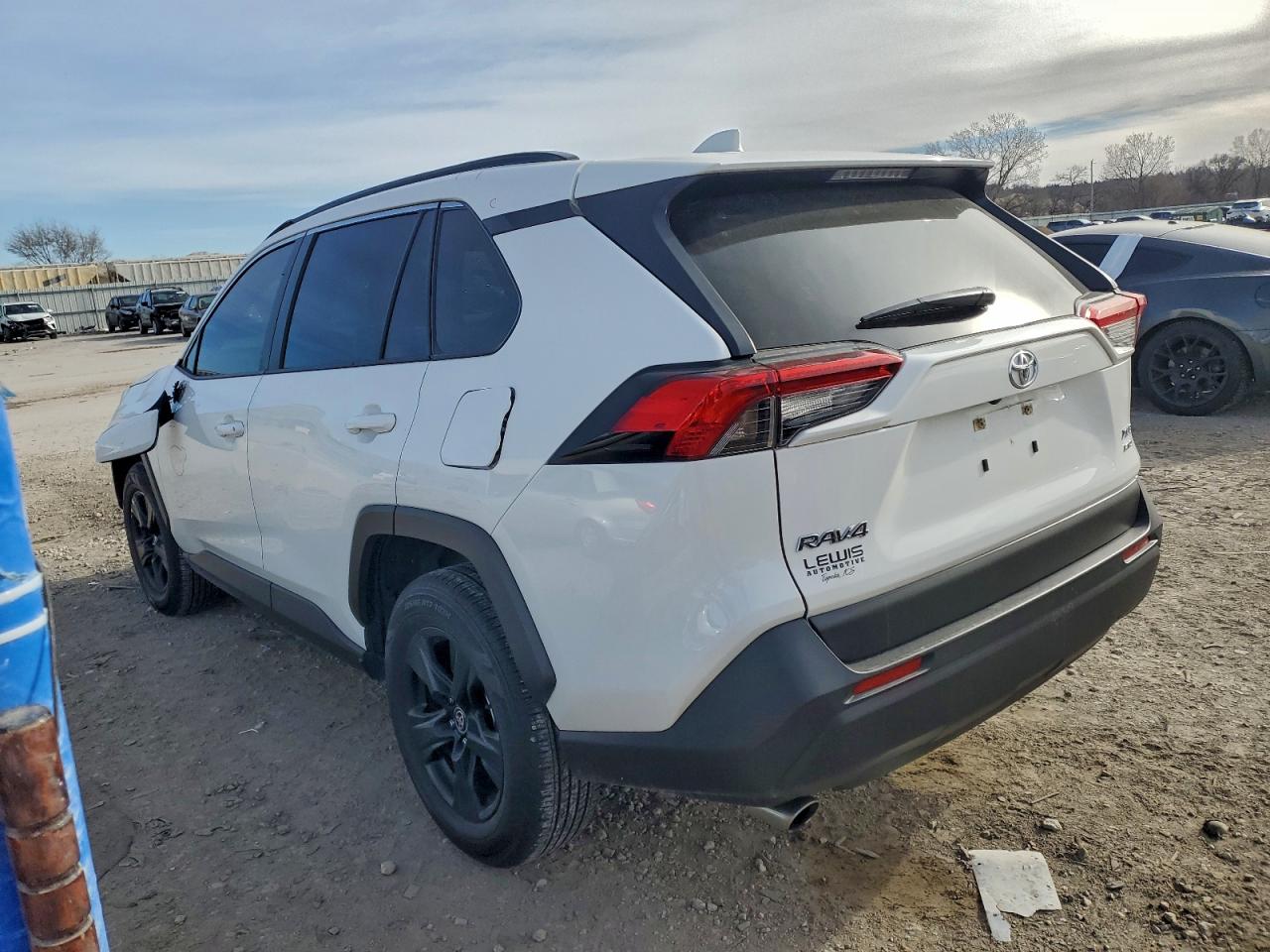 2019 TOYOTA RAV4 XLE photo 2