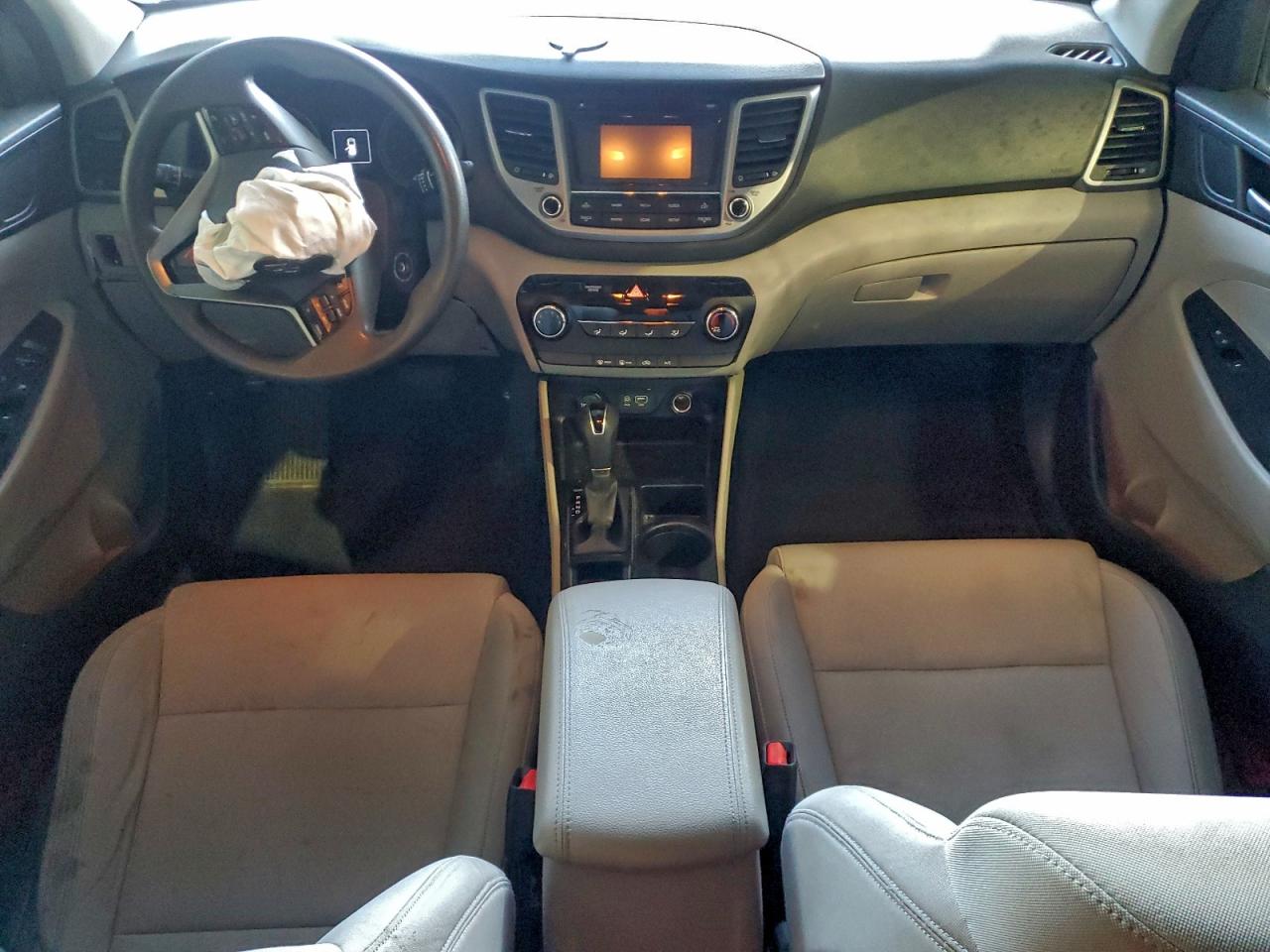 2016 HYUNDAI TUCSON SE photo 8