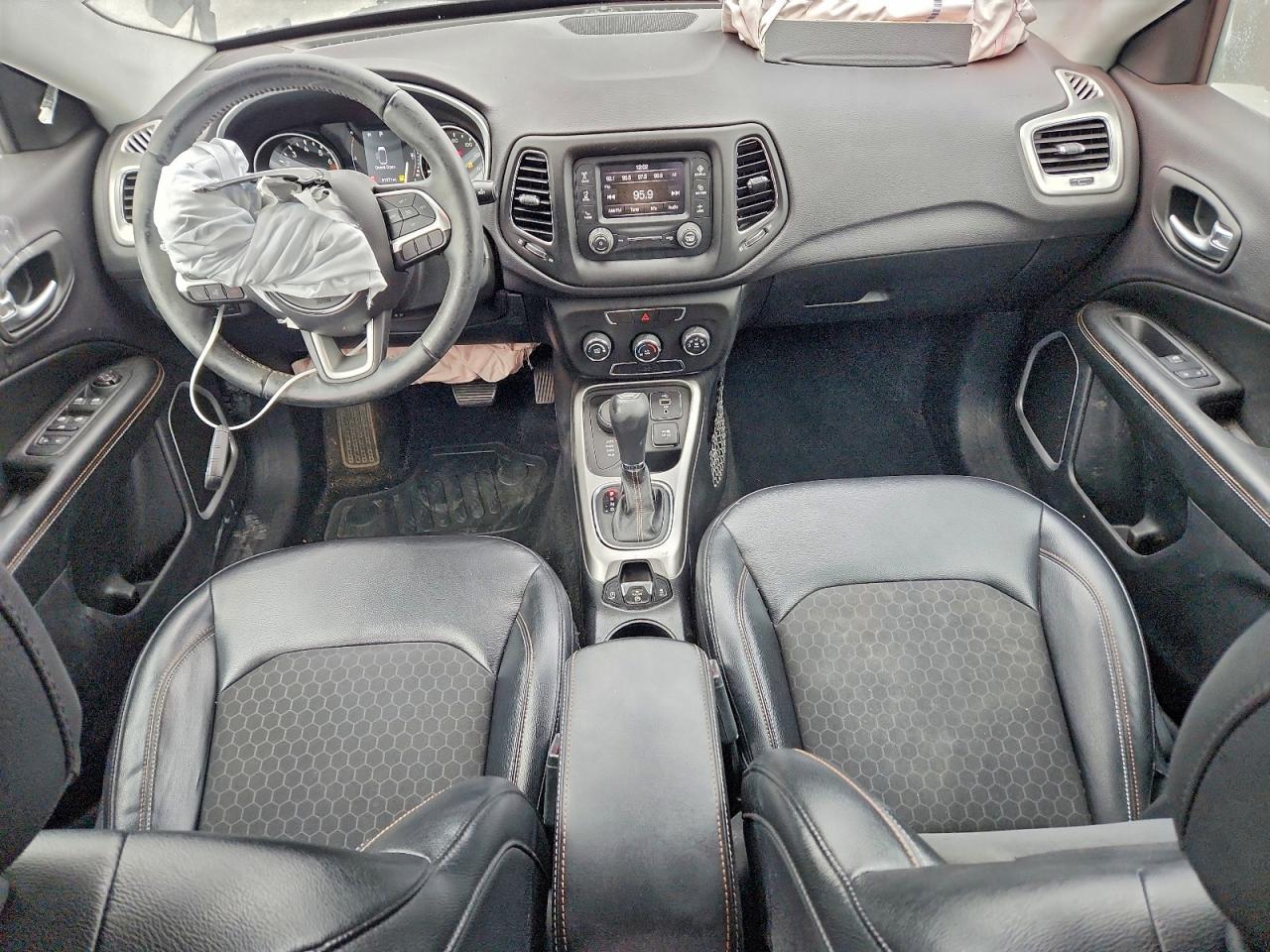 2017 JEEP COMPASS LATITUDE photo 8