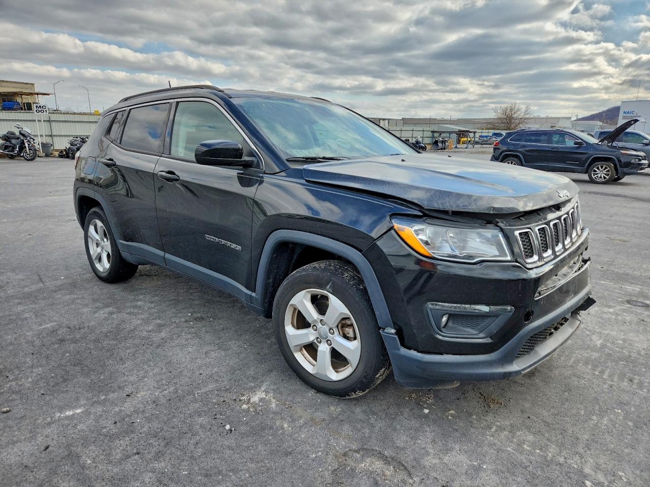2017 JEEP COMPASS LATITUDE photo 4