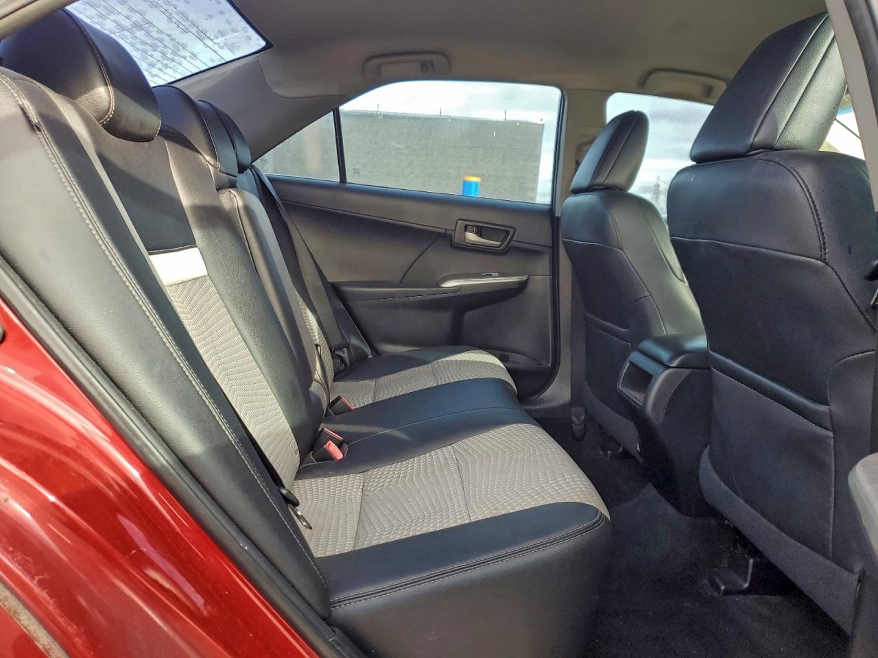 2014 TOYOTA CAMRY L photo 10