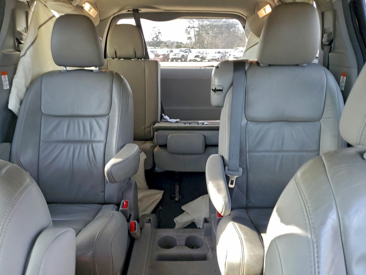 2015 TOYOTA SIENNA XLE photo 10