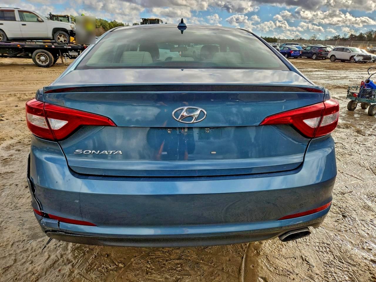 2015 HYUNDAI SONATA SE photo 6