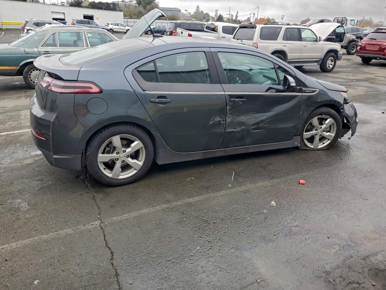 2013 CHEVROLET VOLT photo 3
