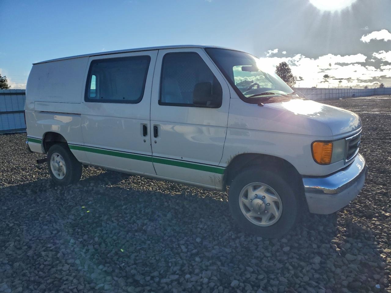 2003 FORD E250 DELIVERY VAN photo 4