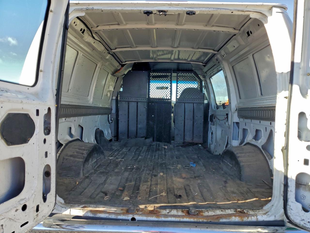 2003 FORD E250 DELIVERY VAN photo 10