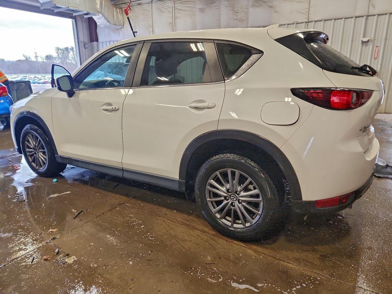 2017 MAZDA CX-5 TOURING photo 2
