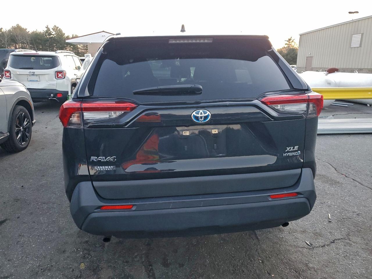 2022 TOYOTA RAV4 XLE photo 6