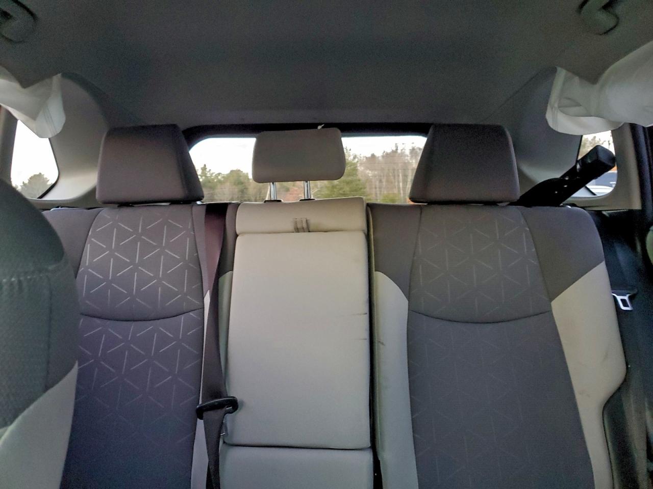 2022 TOYOTA RAV4 XLE photo 10