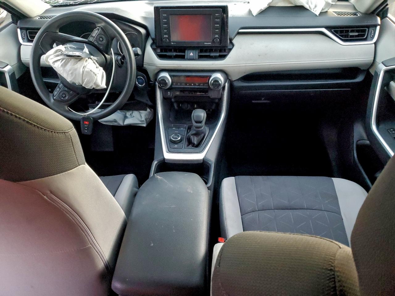 2022 TOYOTA RAV4 XLE photo 8