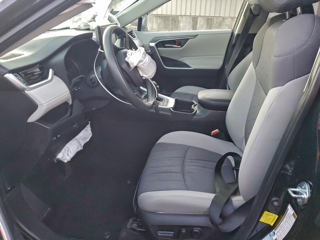2022 TOYOTA RAV4 XLE photo 7