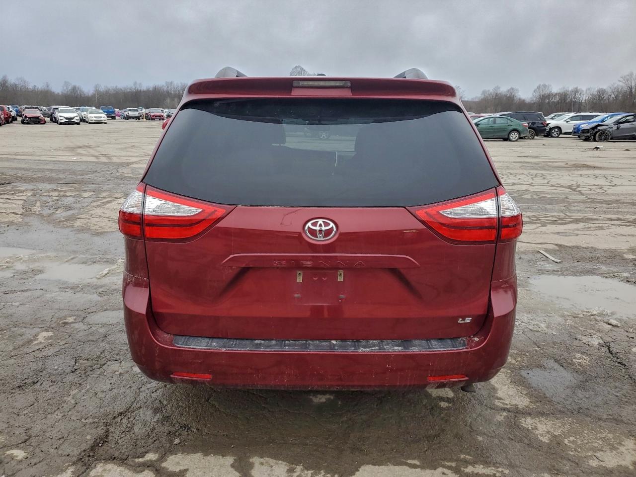 2016 TOYOTA SIENNA LE photo 6