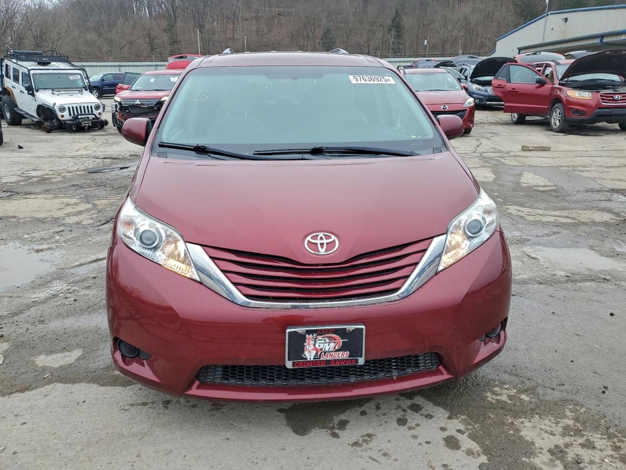 2016 TOYOTA SIENNA LE photo 5