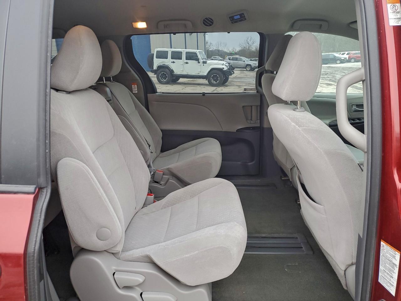 2016 TOYOTA SIENNA LE photo 11