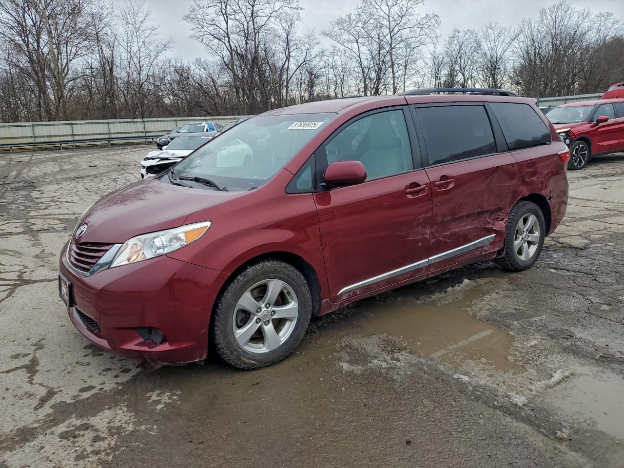 2016 TOYOTA SIENNA