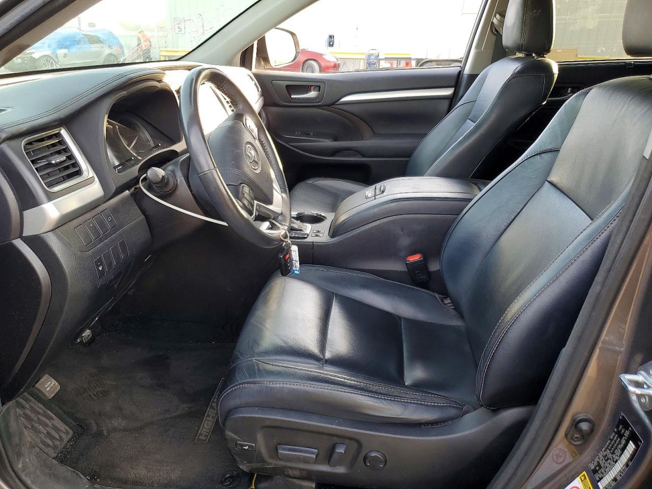 2016 TOYOTA HIGHLANDER XLE photo 7