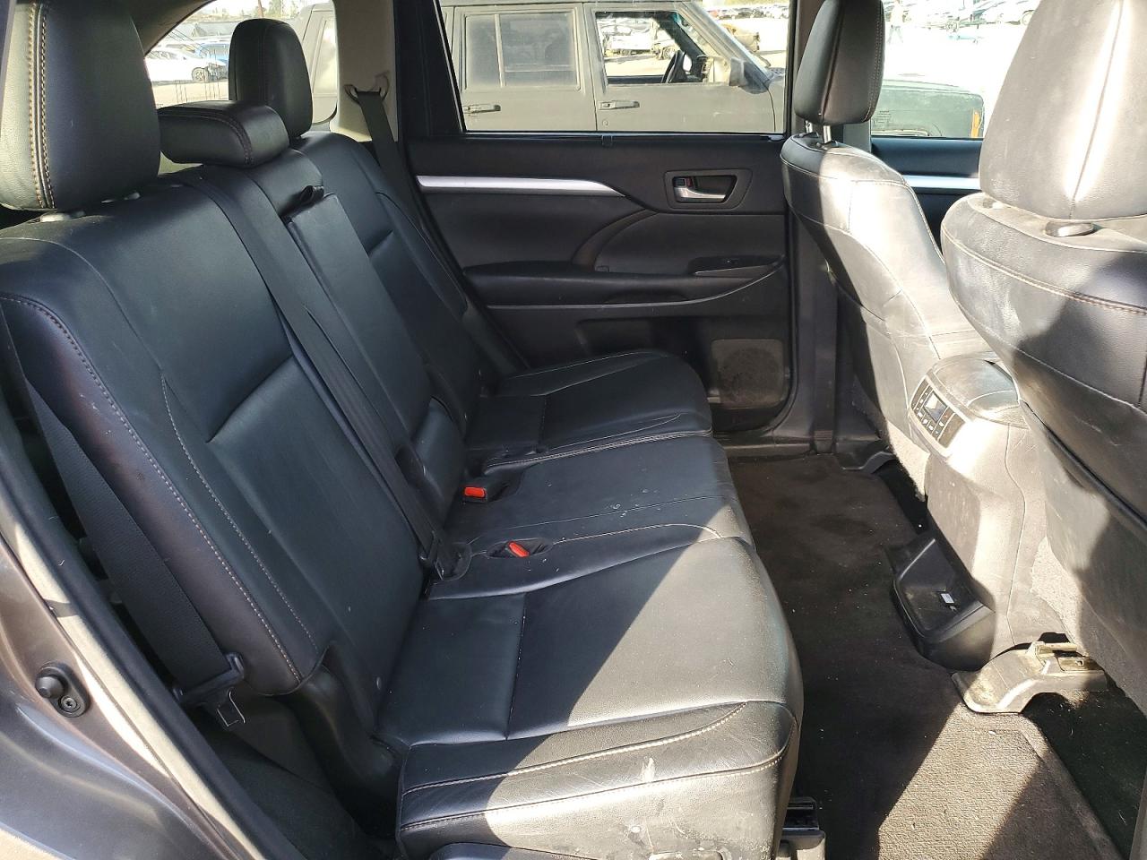 2016 TOYOTA HIGHLANDER XLE photo 11