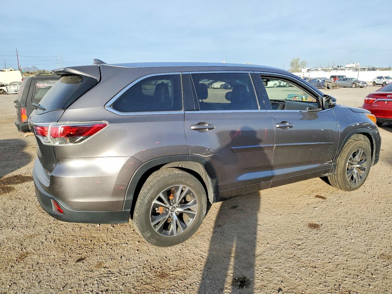 2016 TOYOTA HIGHLANDER XLE photo 3