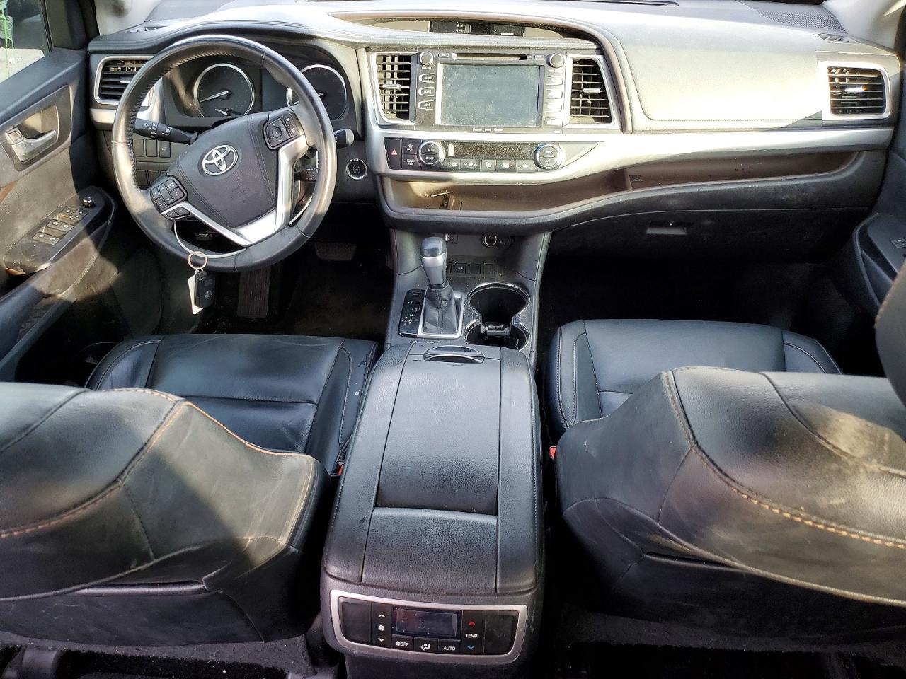 2016 TOYOTA HIGHLANDER XLE photo 8