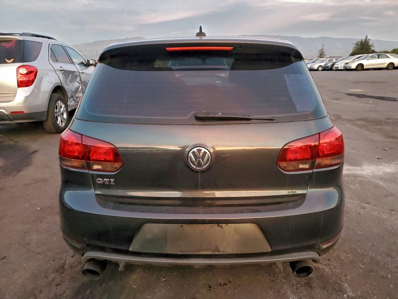 2011 VOLKSWAGEN GTI photo 16